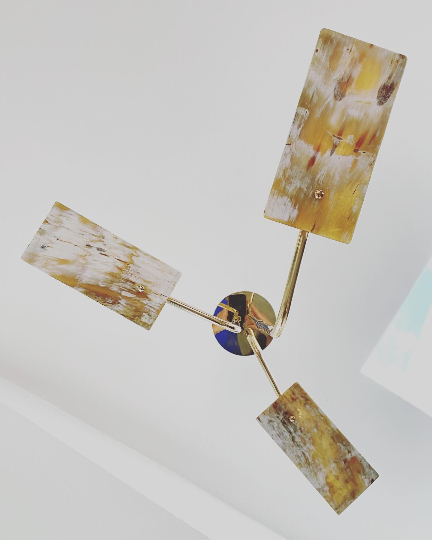 Elegant and delicate  3 armed pendant.
Horn and brass, uplight and so pretty when light shines through this gorgeous cream horn, like #alabaster.
G9 bulbs hidden in frosted opal glass tubes.
#pendant 
#chandelier 
#contemporarychandelier 
#charlottep