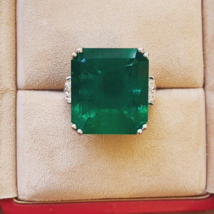 Emerald, in focus
