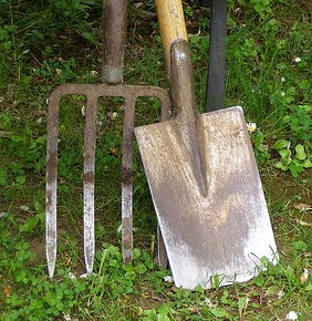 garden-fork-spade.jpg