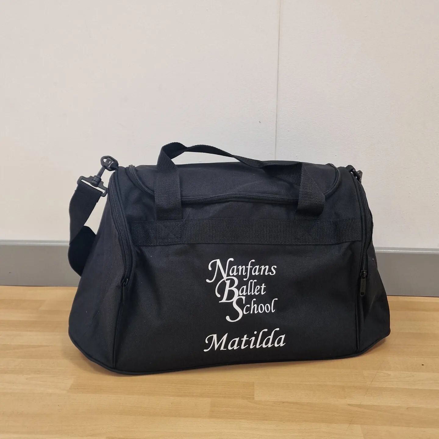 One of our lyrical dancers was so excited to bring her new Nanfans dance bag to class yesterday! 🎉

These are available at the link below if you'd like one too. 

https://rockthedragon.co.uk/dance/nanfans-ballet-school/