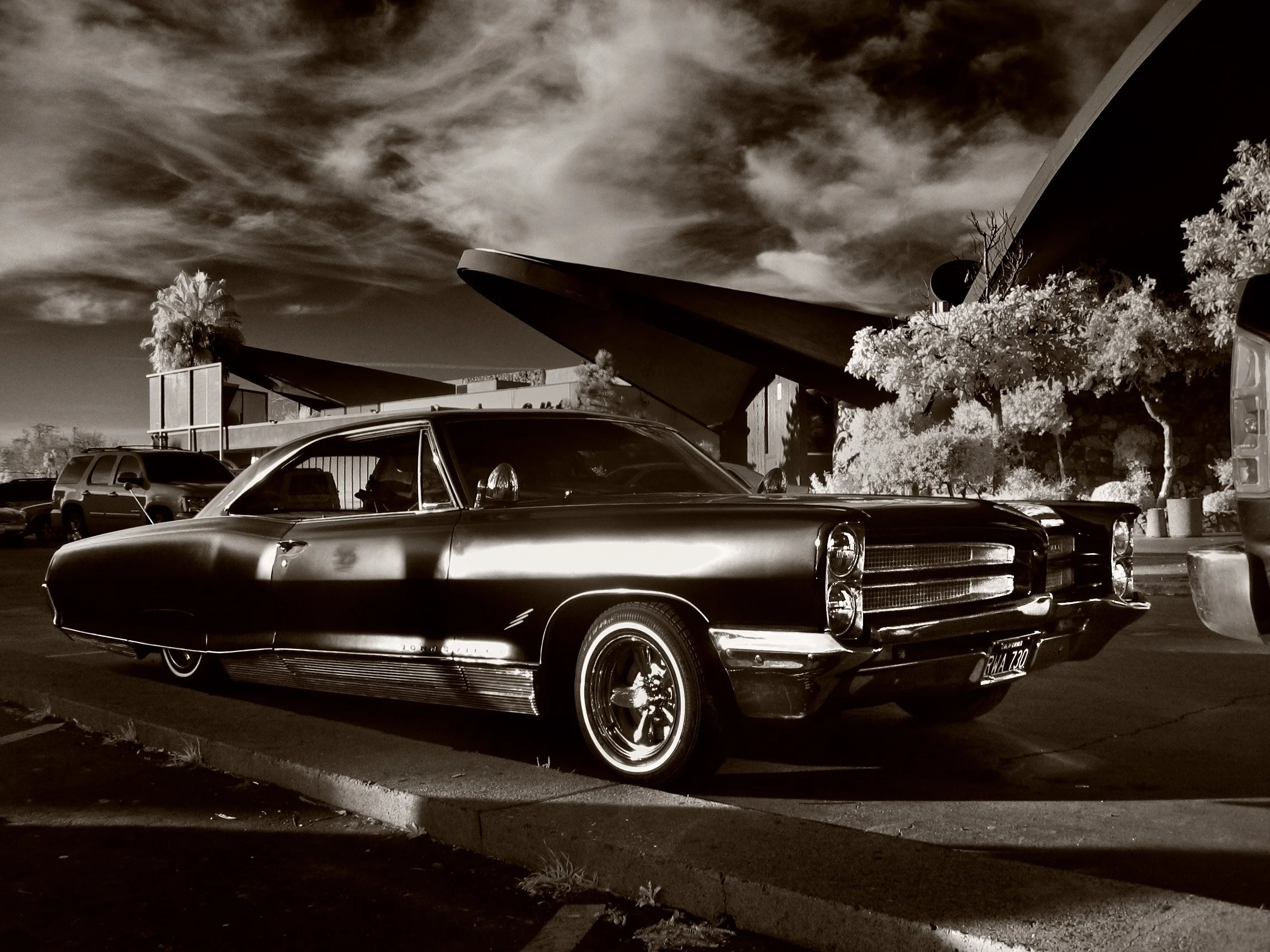 Another night on the boulevard