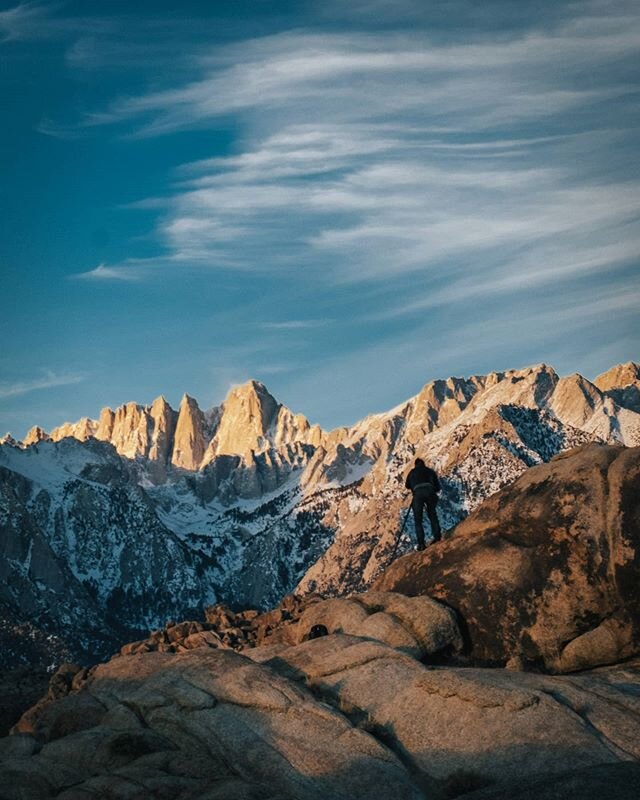 Caught this other photographer in my shot of Whitney back in November! 📸 Fujifilm X-H1 + 10-24mm f/4
.
#mtwhitney #exploredco #caliexplored #takemoreadventures #wildernessculture #wildernesstones #theoutbound #seekmorewilderness #sierranevada #outsi