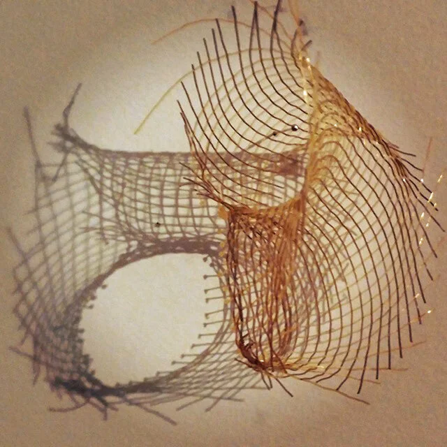 Mesh ribbon, pin, shadow