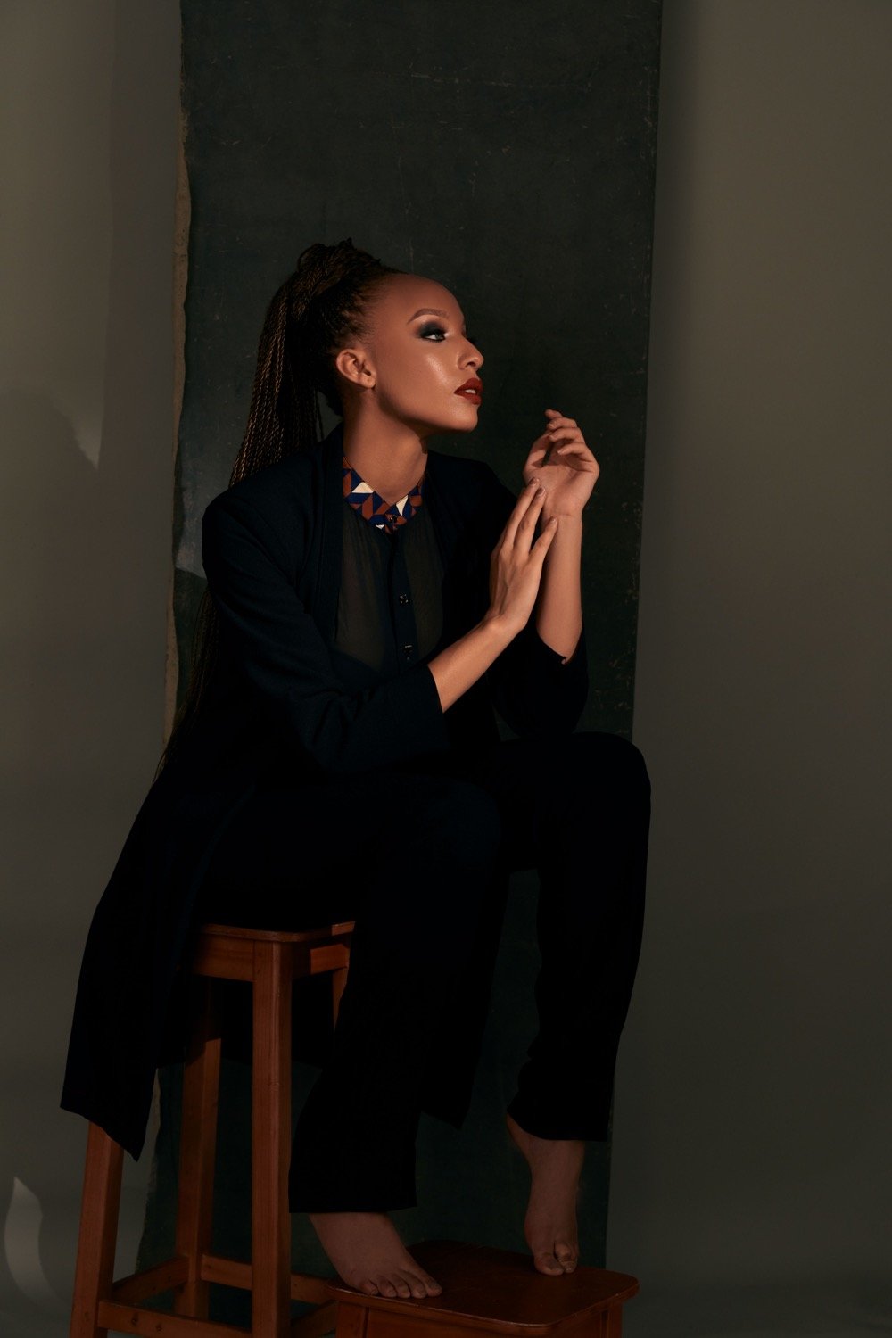 LONG_BLACK_JACKET_3_e98a60f8-95b3-4816-8256-e345c1e2640a.jpg