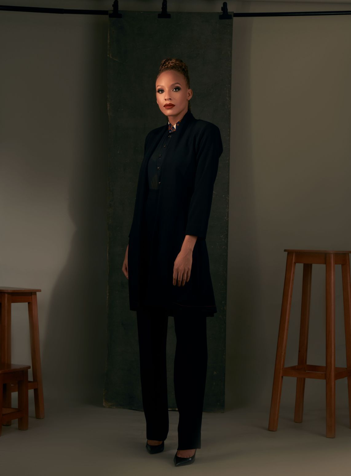LONG_BLACK_JACKET_1.jpg