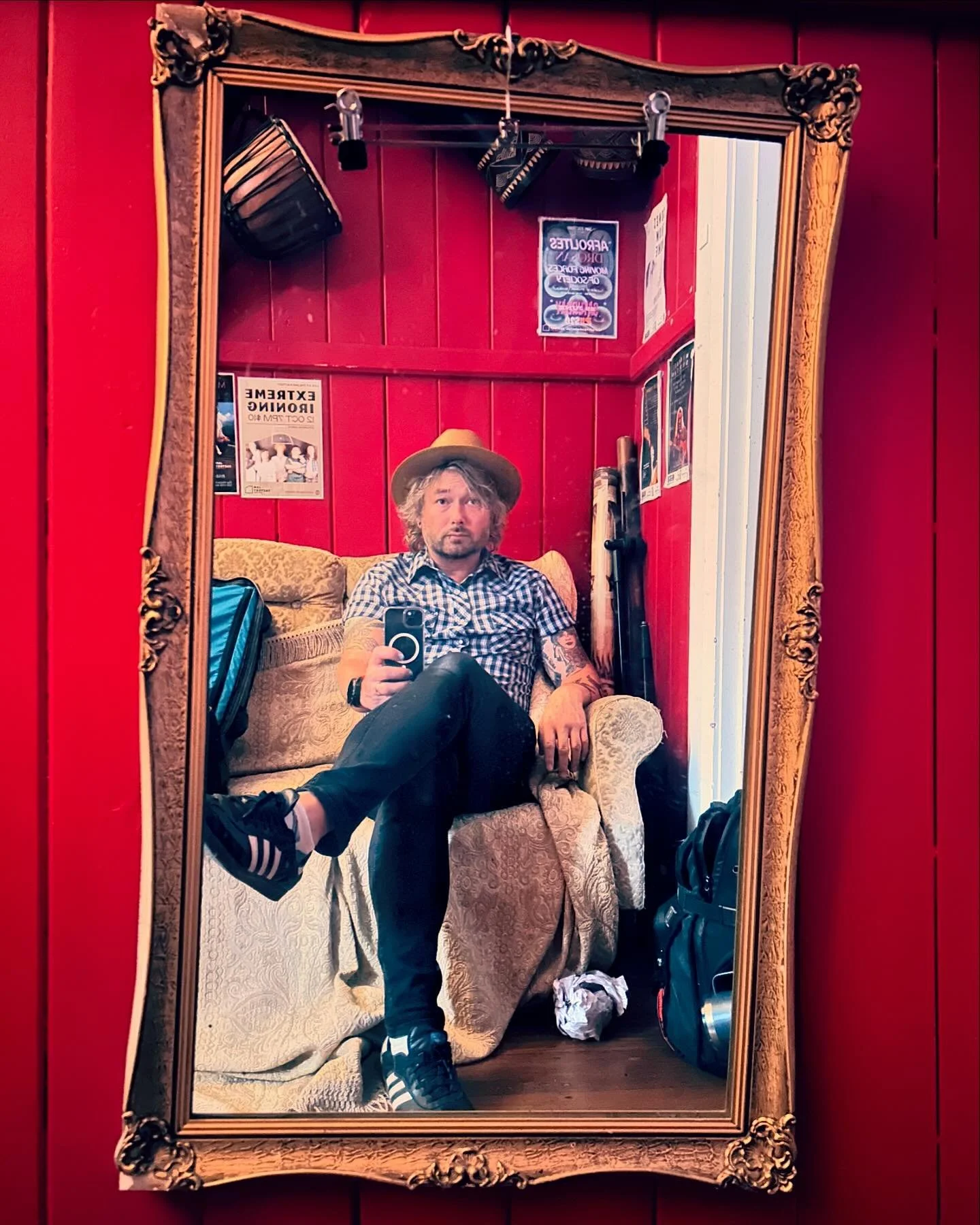 New Zealand has been a dream, as usual.  Hanging at @jamfactorytga with @papercranesnz and feeling really lucky about it. 🪕⚡️