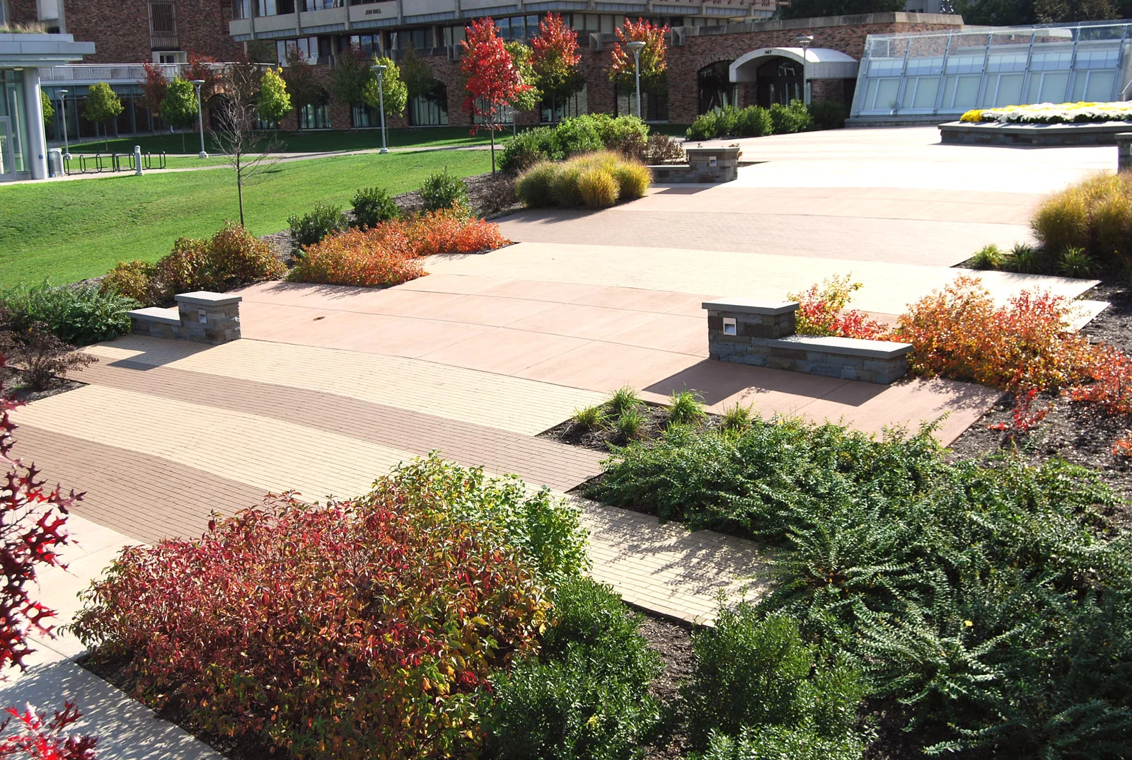 PeggyRyanWilliams-IthacaCollege-Plaza-LEEDPlatinum.jpg
