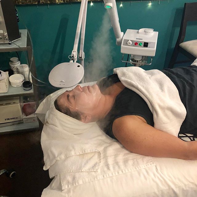 I love being able to trade services with other highly qualified seasoned esthetician’s. Thank you Melissa Cope! #felizduboisskincare #melissacopeskincare #dermalimfusion #acnefacials #chemicalpeel #extractions #browwax #estheticianlife #tradeservices #facials #entrepreneurlife #beyourownboss