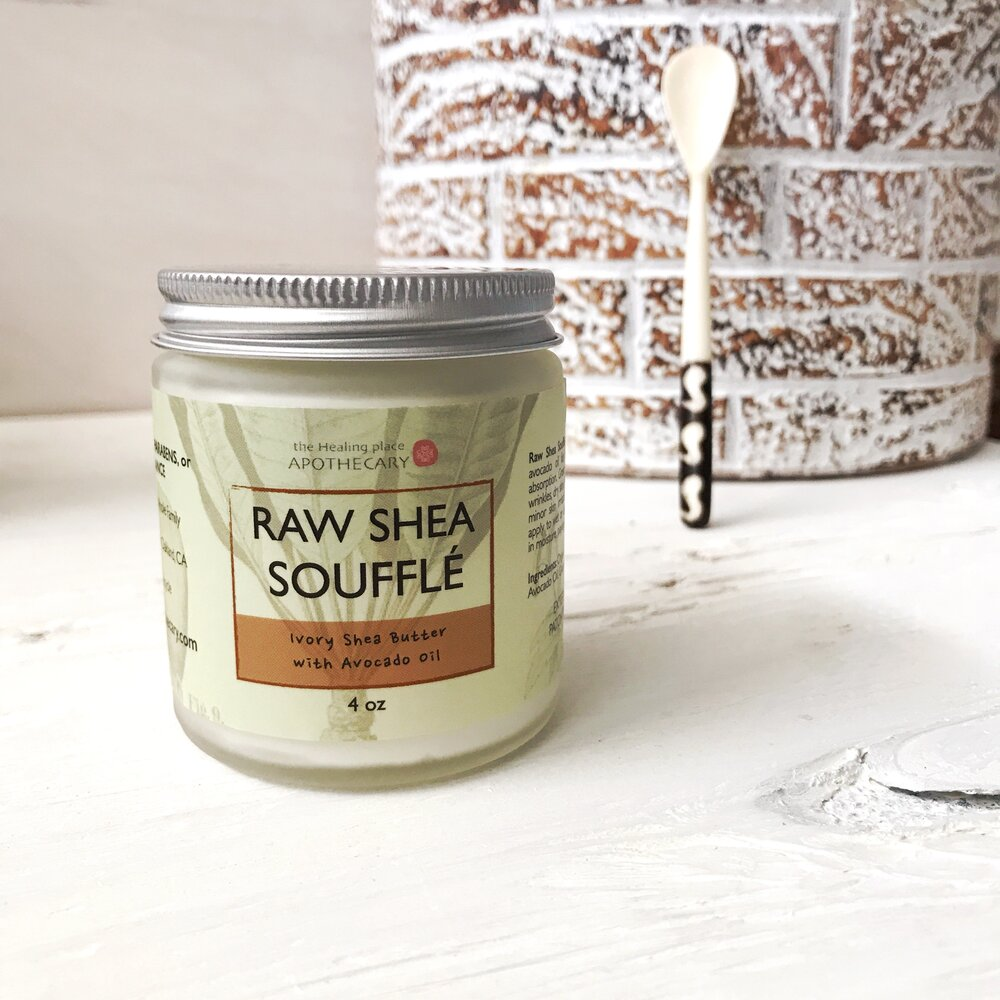RAW SHEA SOUFFLE<strong>Whipped with super absorbing avocado oil for a fluffy consistency that easily glides on skin for maximum moisturizing goodness. For all skin types.</strong>