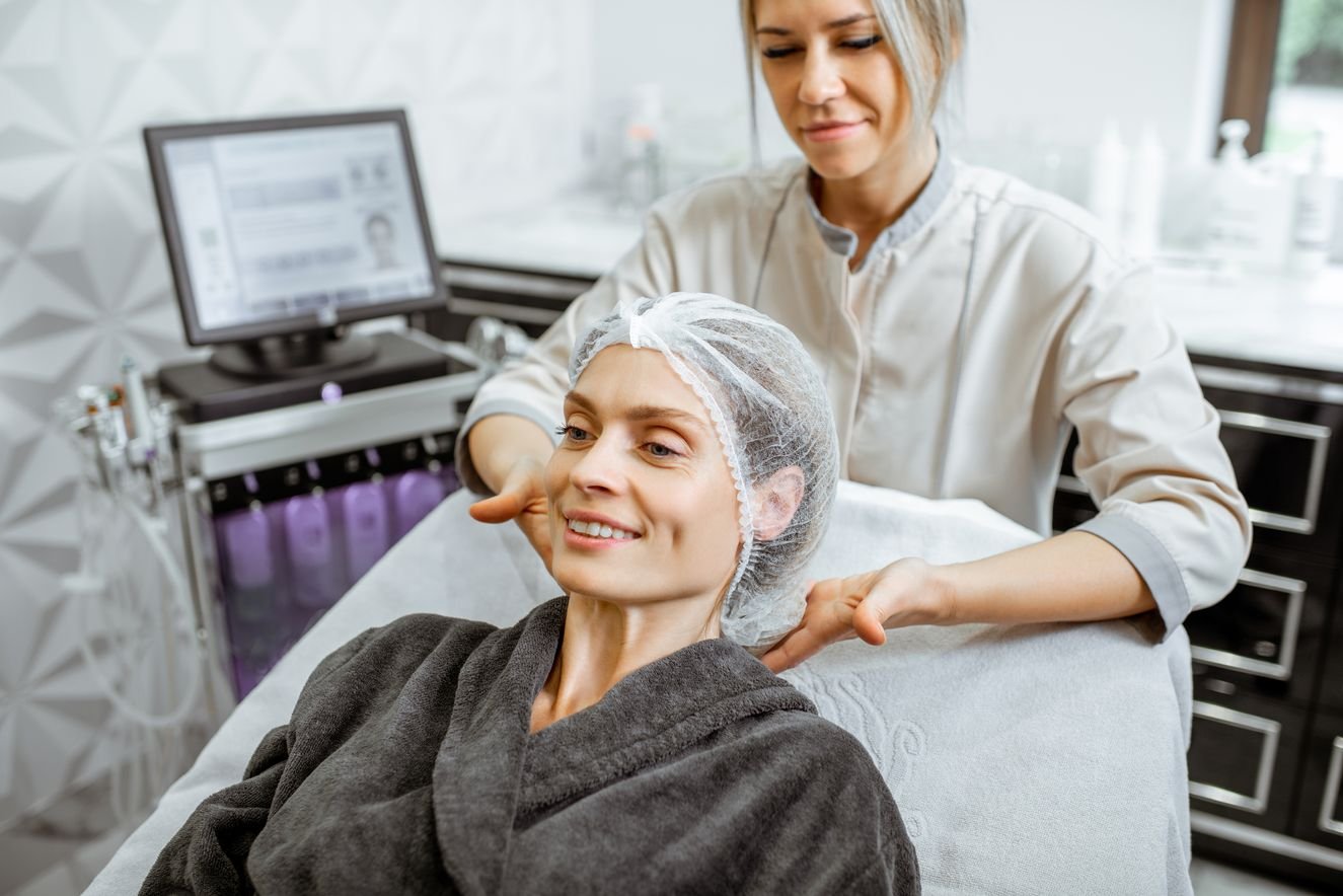 Cosmetologist vs. Esthetician: How Do They Compare? 