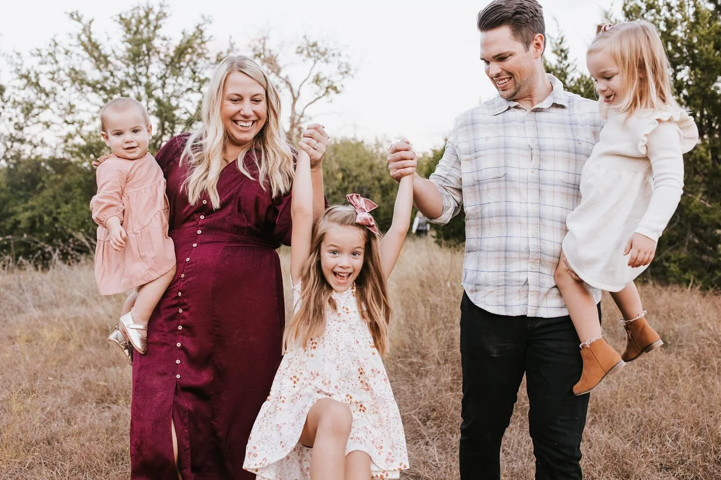 WACO - Fall minis are L I V E tomorrow! If you&rsquo;re on my email list, you received the link to book yesterday!

Spots are filling up fast, and my heart is so full of gratitude! I love photographing you all🤍