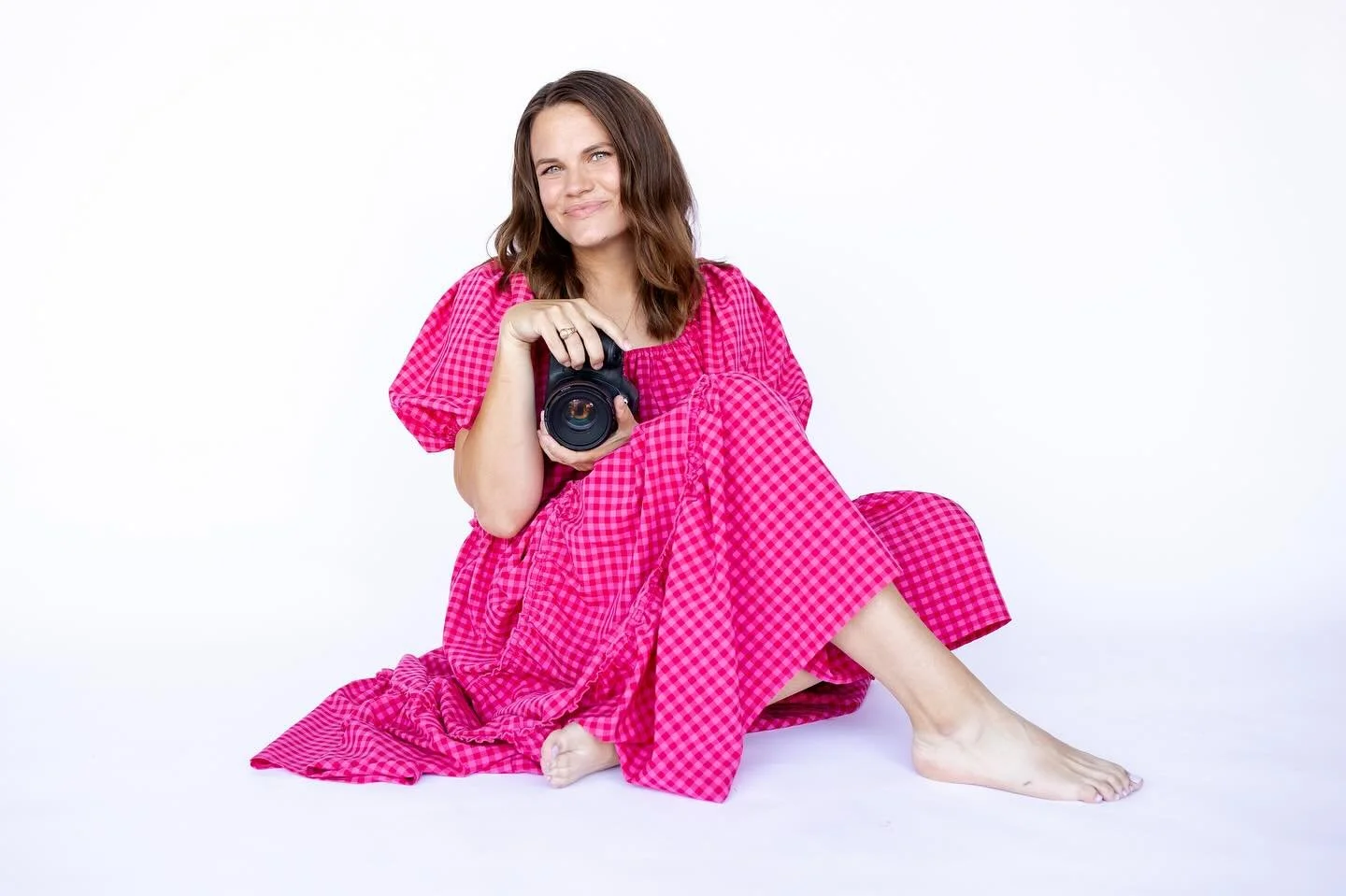 Hi! I&rsquo;ve got new friends here, so I wanted to reintroduce myself! 

I&rsquo;m Leah - the gal behind the lens. I&rsquo;ve owned JNP for TEN years now! As my life has moved through different seasons, so has my business! I went from photographing 