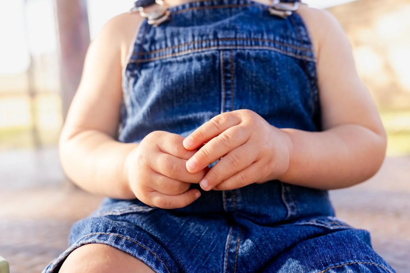 A first birthday session isn&rsquo;t the same without the detail shots. I will never not capture those precious little hands &amp; feet.