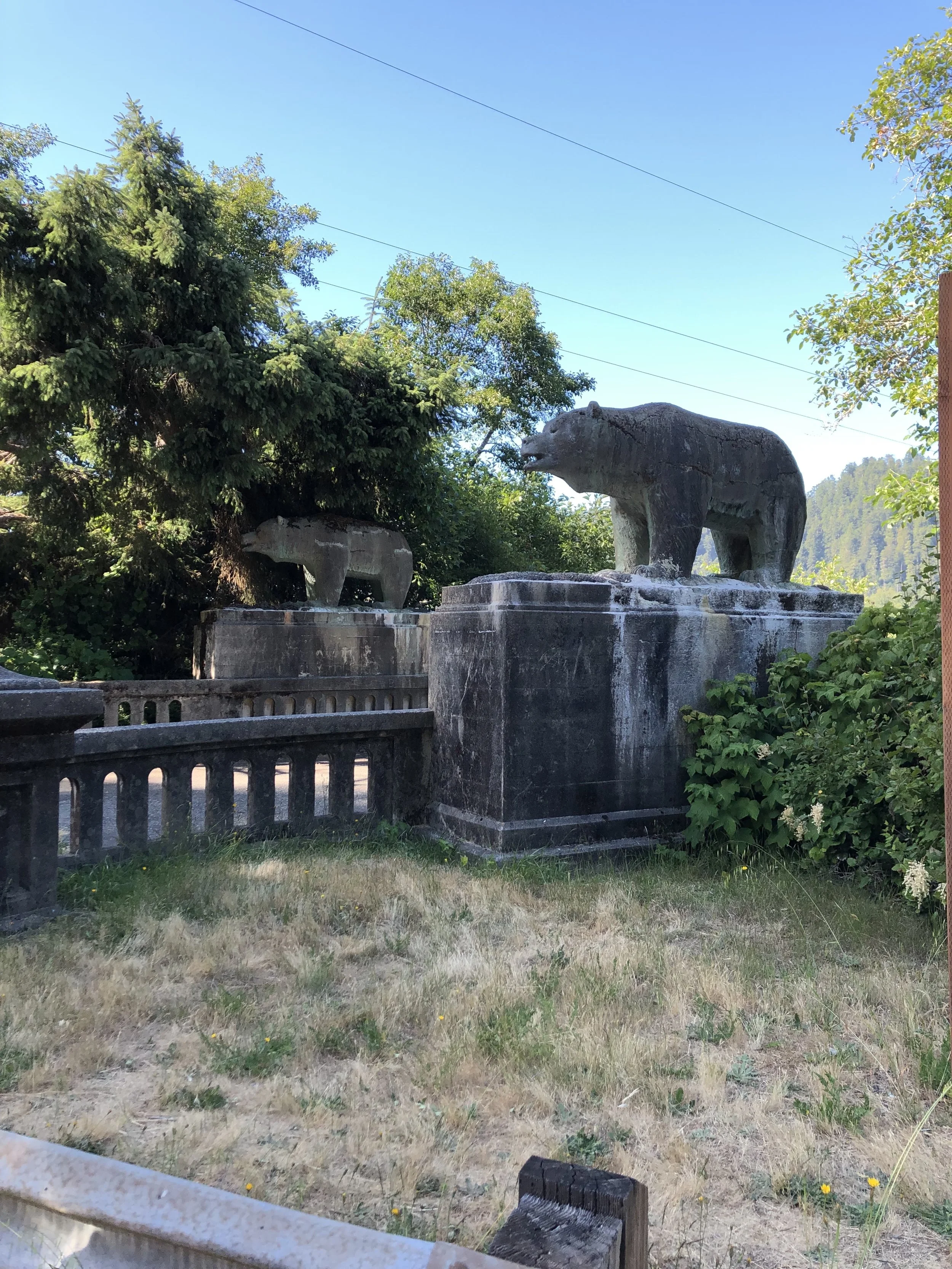The Original Bears, U.S. 101, Klamath, California