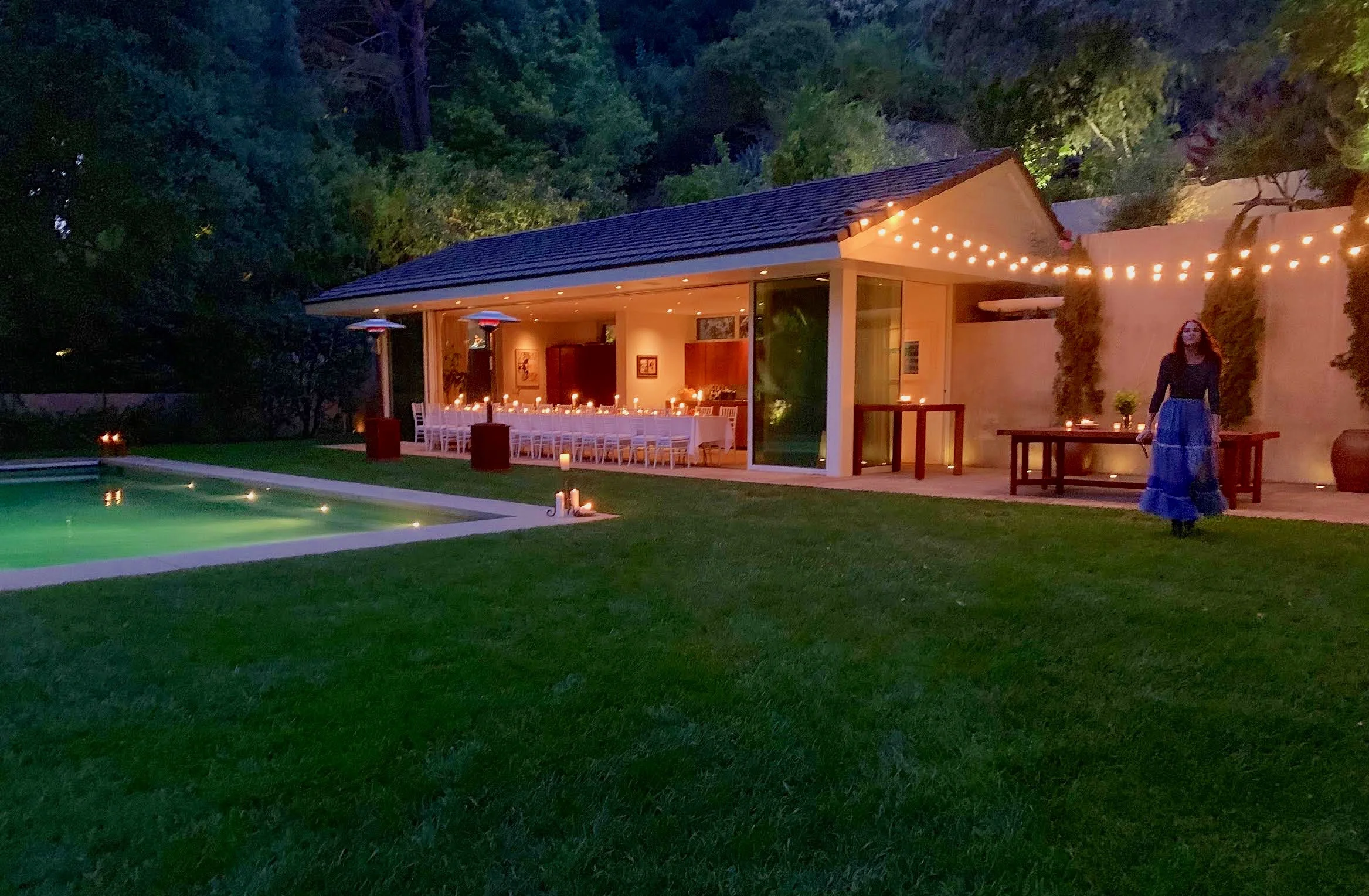 “Meeting of the Masters brings people together that you’ve never met for an evening of socializing over drinks and some of the best homemade food in a beautiful Beverly Hills Home. Getting to know new and interesting people in a magical setting. I must do this again. What a master of an idea!” Mindy Sterling