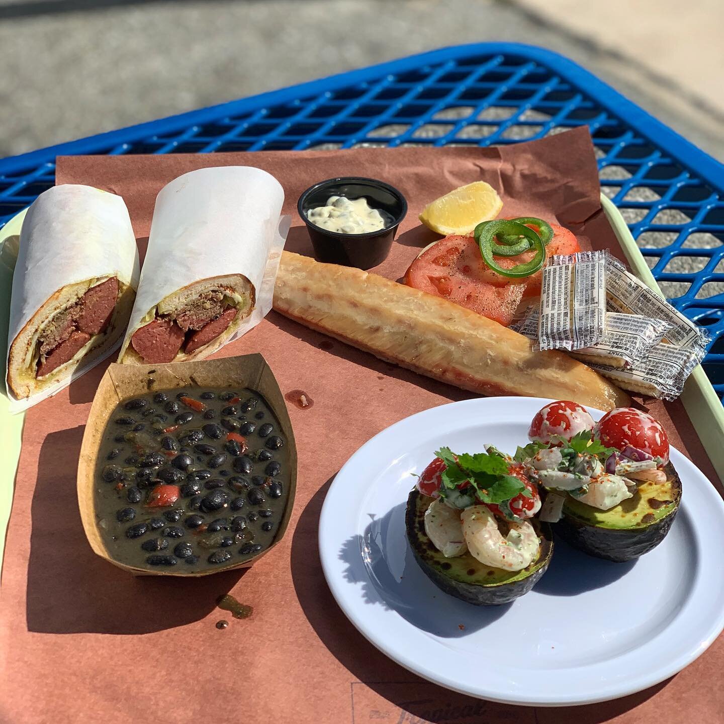 What&rsquo;s Florida barbecue? Smoked cobia, hot dog medianoche, shrimp stuffed avocado, smoky black beans
@tropical_smokehouse 

#barbecue #floridabarbecue #smokedfish #medianoche #hotdog #avocado🥑 #palmbeacheats