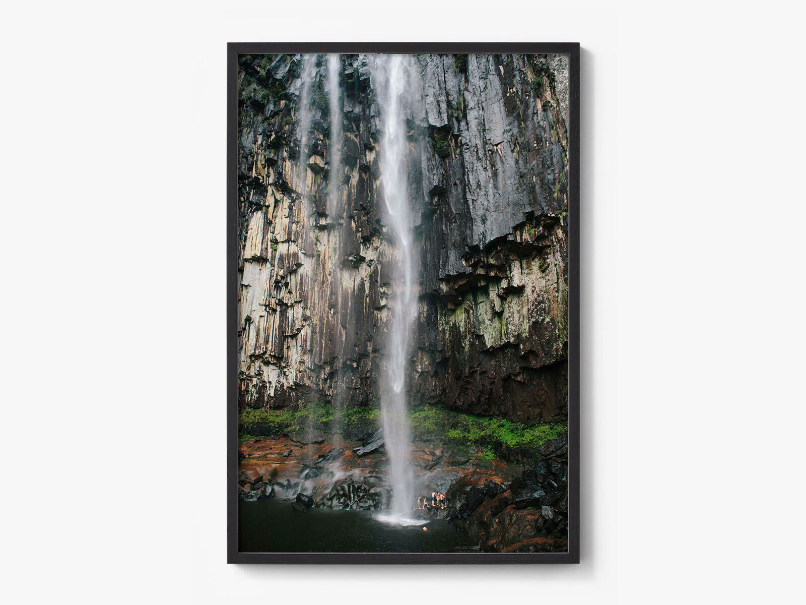 Minyon_Falls_vertical-black.jpg