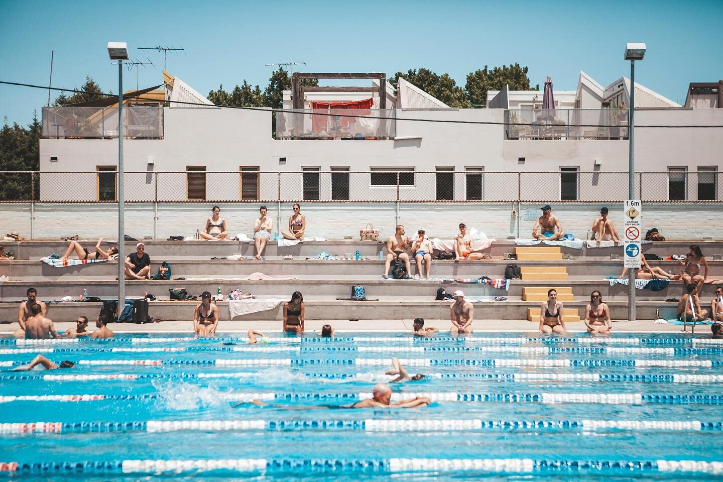 Despite all the covid action in Melbourne at the moment, there are places that were slated to reopen this week for the first time in months. Weeks after many public pools resumed activity in Victoria, the beloved Fitzroy Pool opened again yesterday, 