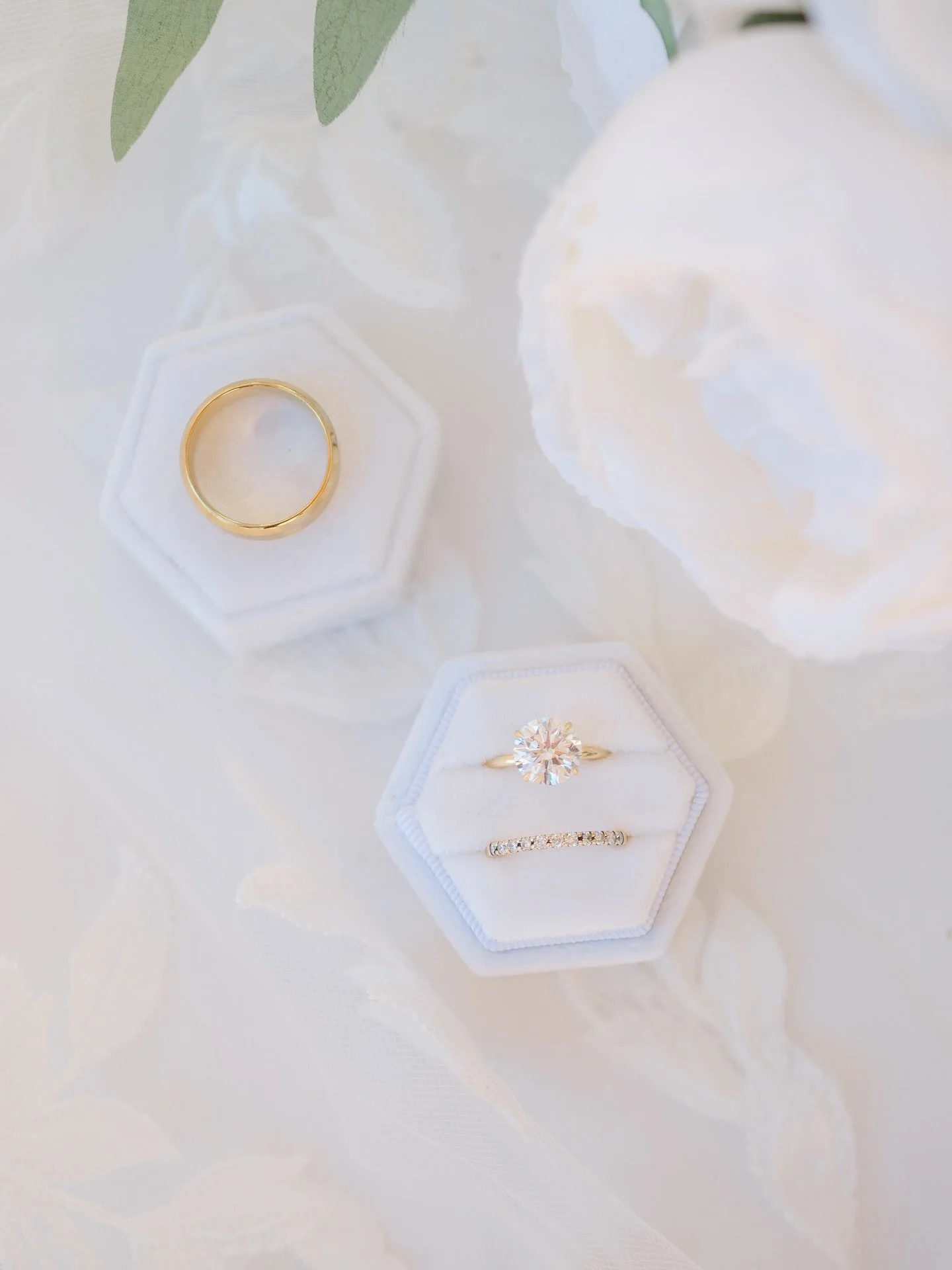 A symbol of forever, styled to perfection. 💍

What&rsquo;s your favorite luxury wedding detail to see captured? 
Vote in the poll: Rings, Dress, Bouquet, or Invitation Suite

For me, it&rsquo;ll always be the Rings ✨

Photo: @maryfoskyphotography