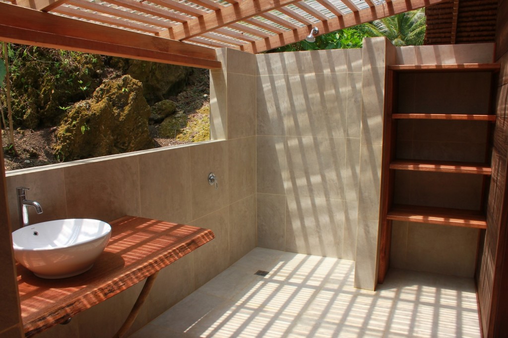 bathroom_mentawai_surf.jpg