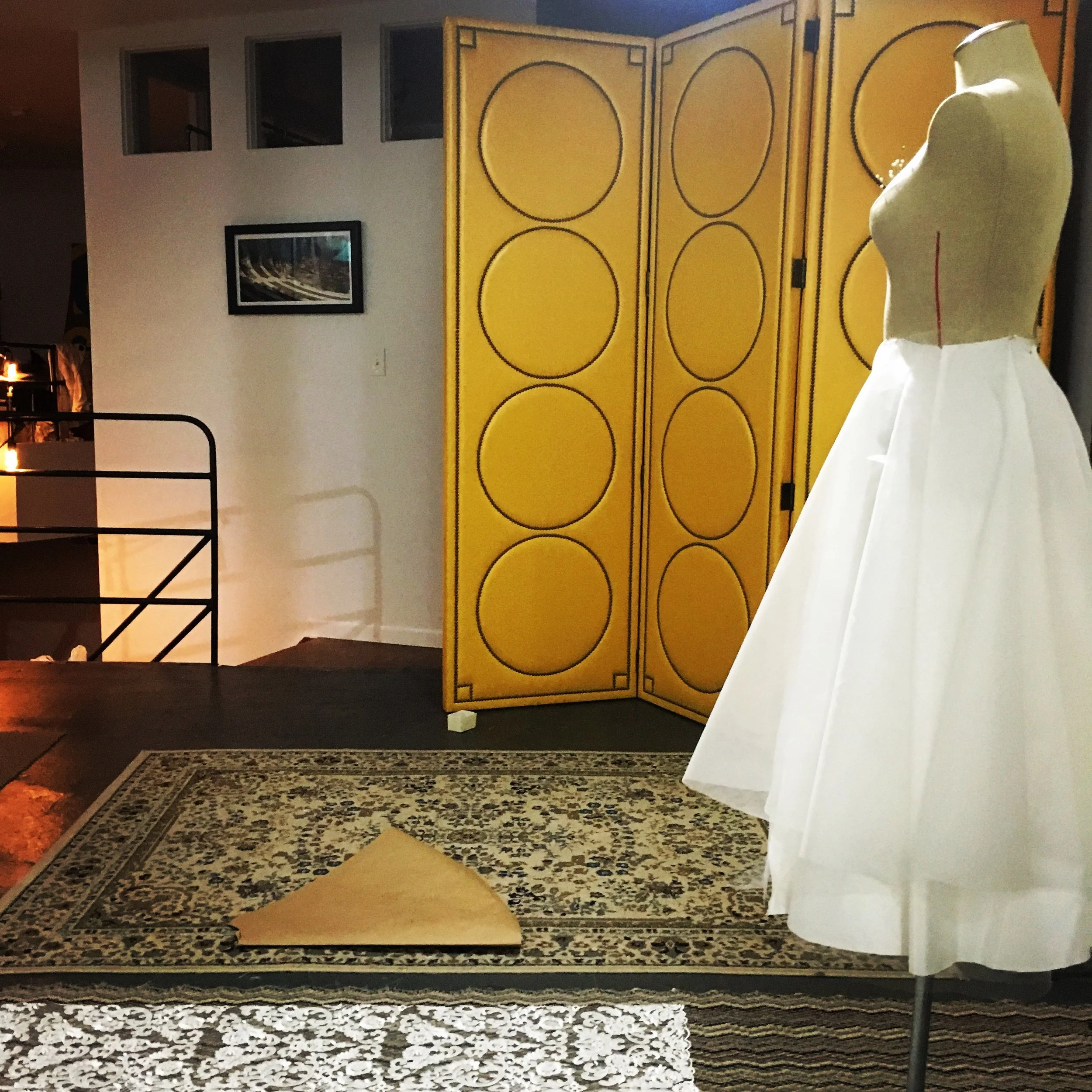  Wedding overskirt | silk &amp; lace removable circle skirt process photo 