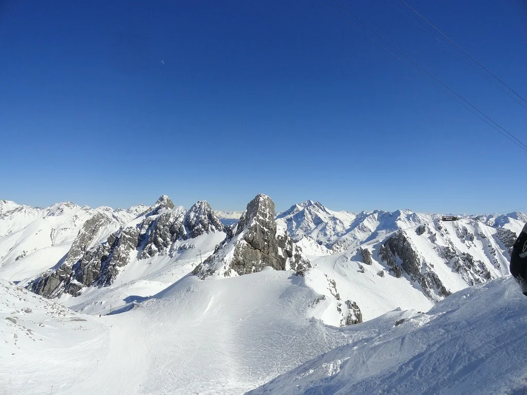 mountains-snow-arlberg-63b397-1024.jpg