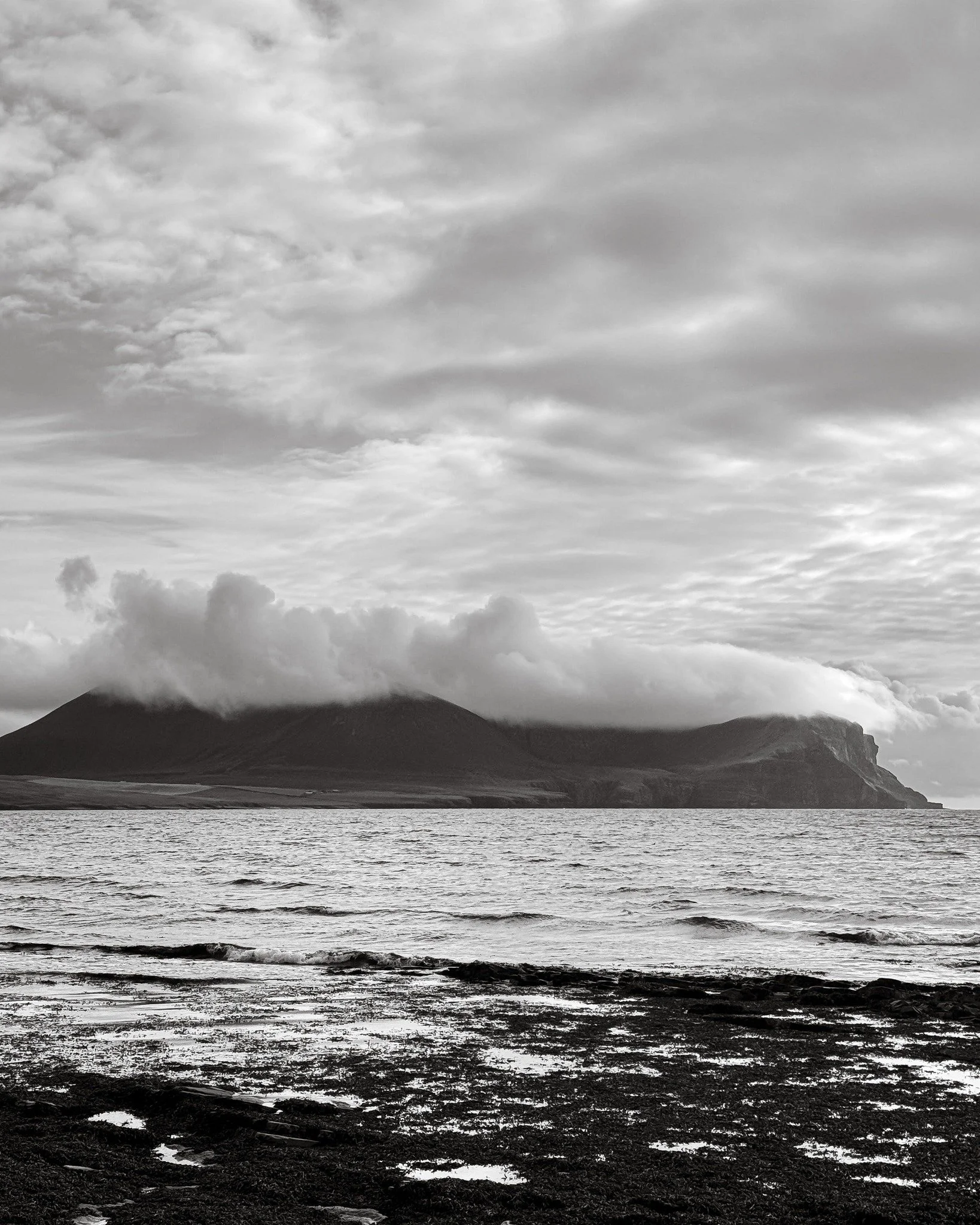 📍 Warbeth Beach, Stromness, Orkney
The sea here is impossible to ignore. Our local beach, Warbeth, has quietly become the place we return to without a plan, just to walk, swim (in wetsuits), or find the treasures.

It never looks the same twice. Gre