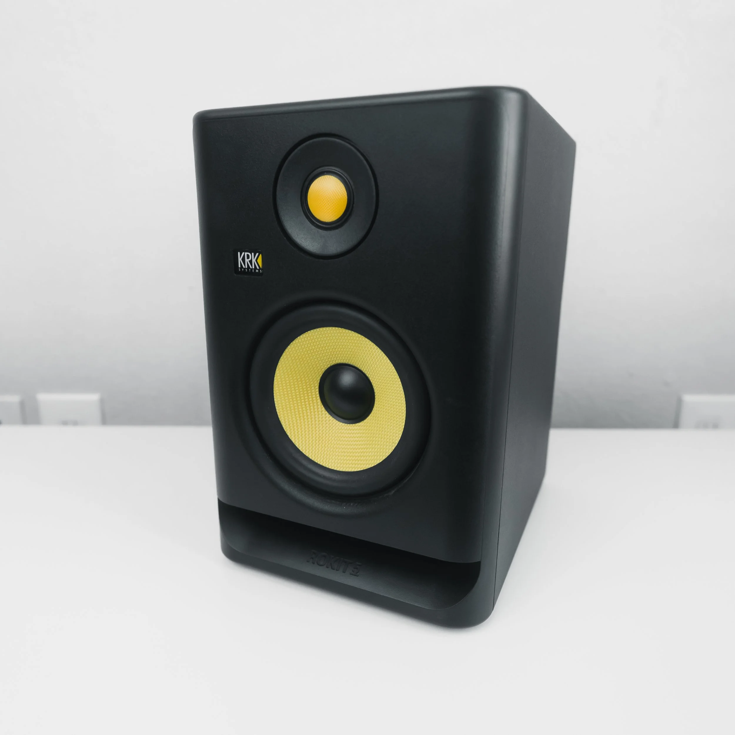KRK Rokit 5 G4 Bundle — Vizway Media KRK Rokit 5 G4 Bundle — Vizway Media