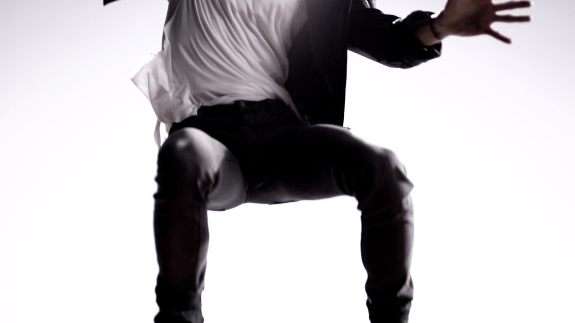 Miyavi_TheOthers_MV_08.jpg
