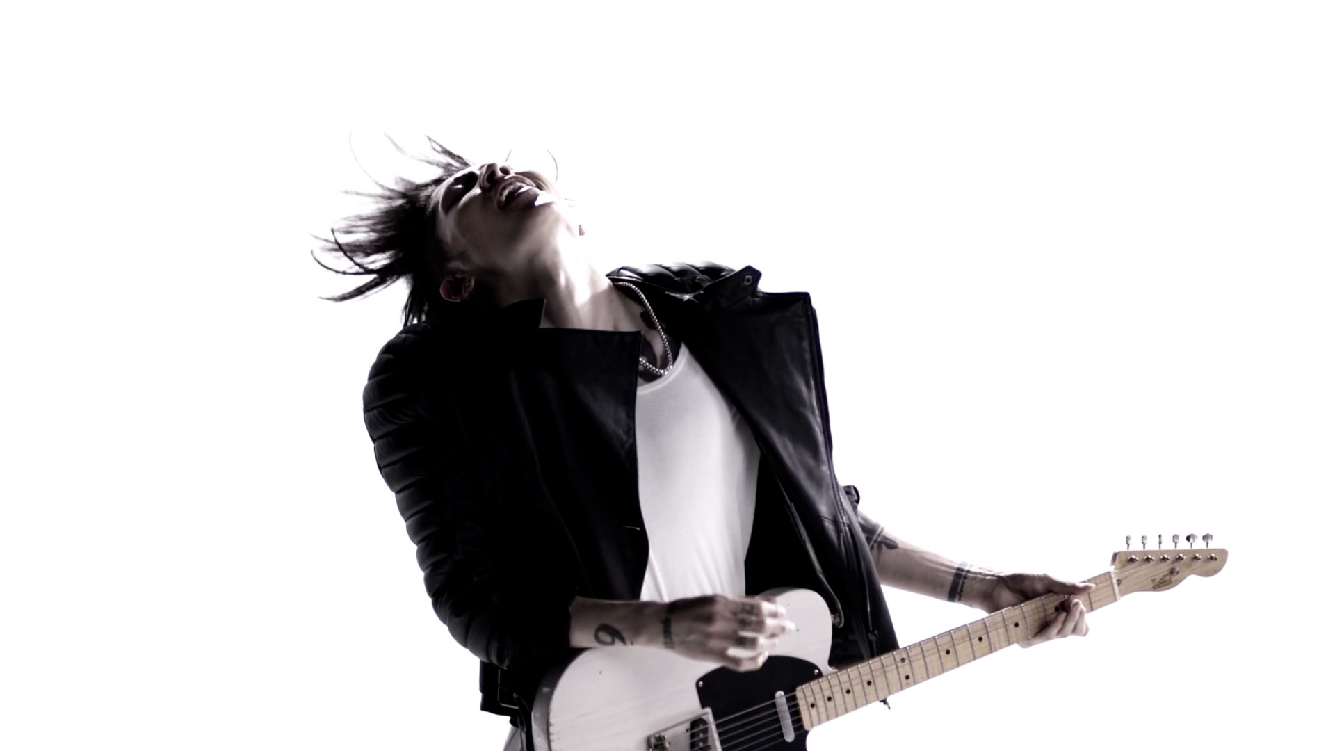 Miyavi_TheOthers_MV_13.jpg