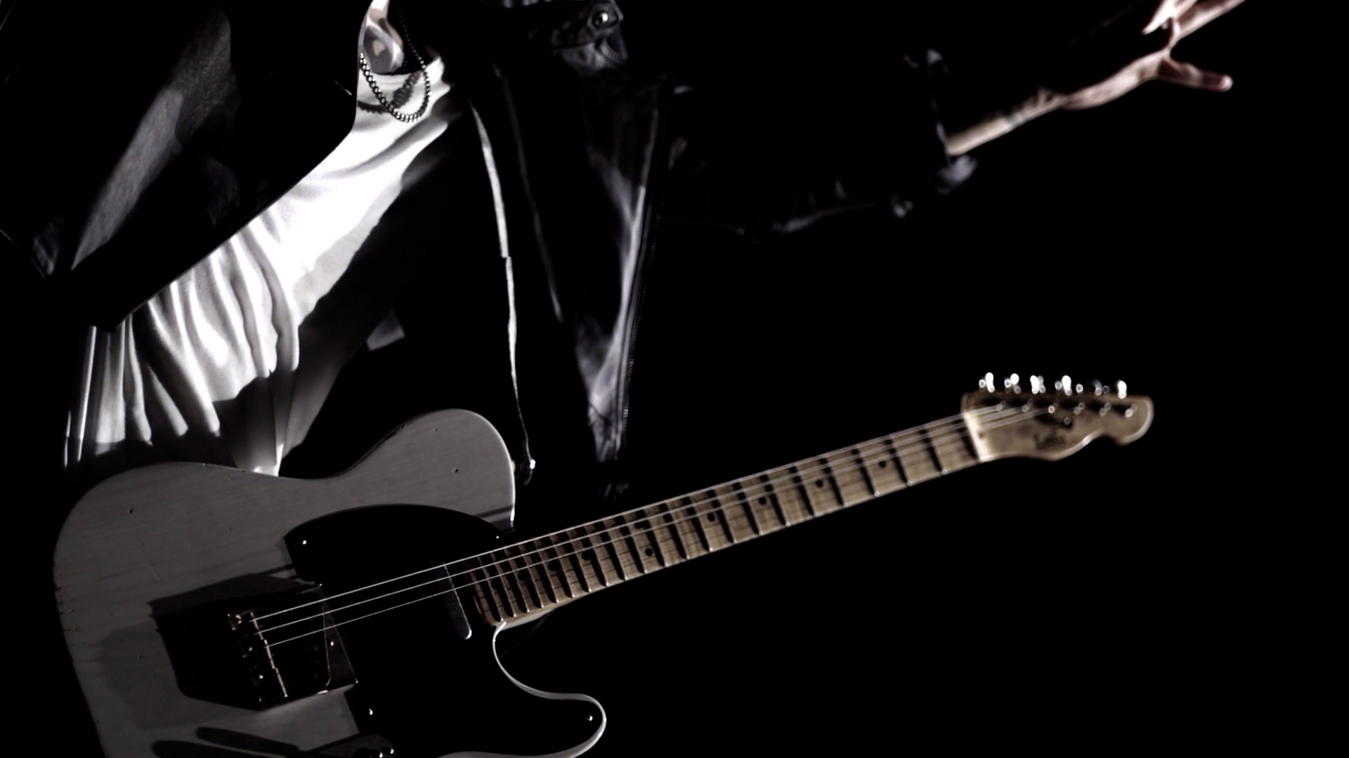 Miyavi_TheOthers_MV_23.jpg