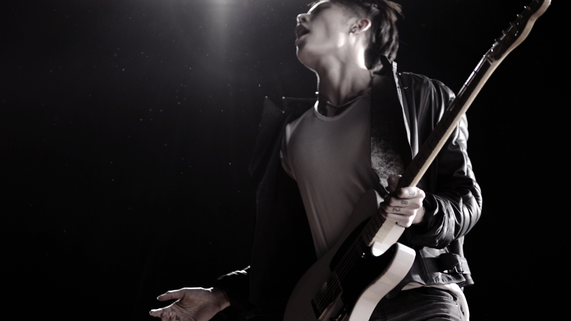 Miyavi_TheOthers_MV_17.jpg