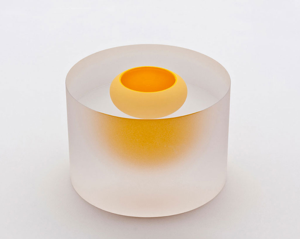 Mat-cylinder-with-floating-sun-yellow-bowl.12x17-cm.Tora-Urup-2014.jpg