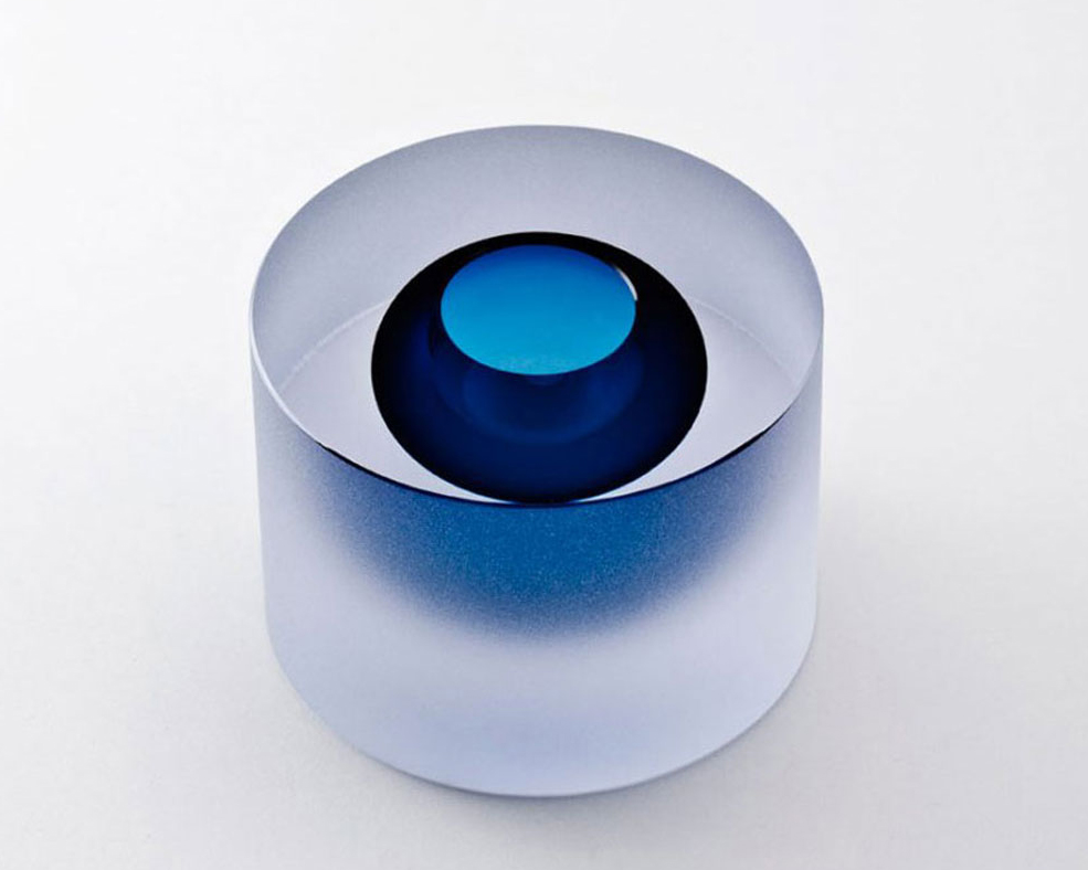 Cylinder-with-floating-blue-bowl.12x-16,5-cm.Tora-Urup-2015.jpg