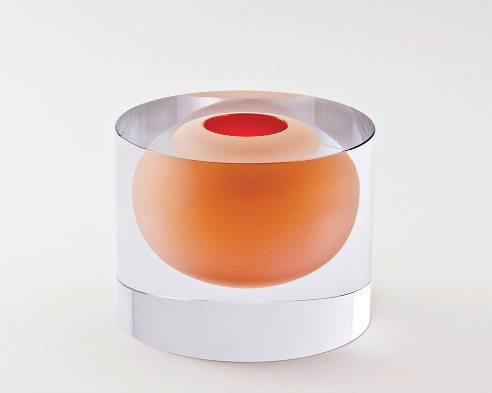 Cylinder-with-floating-bowl.Coral.13,5x17cm.Tora-Urup-2015.jpg