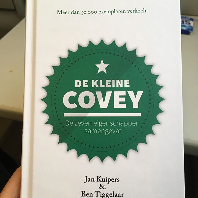 Tip van de maand (of misschien wel tip van het jaar!) lees eens de kleine Covey. 
Een gecomprimeerde versie van het origineel. Een mooi begin voor iedereen die meer sturing aan het leven wil geven. Dit is je eerste stap!
Dit boekje krijg je overigens