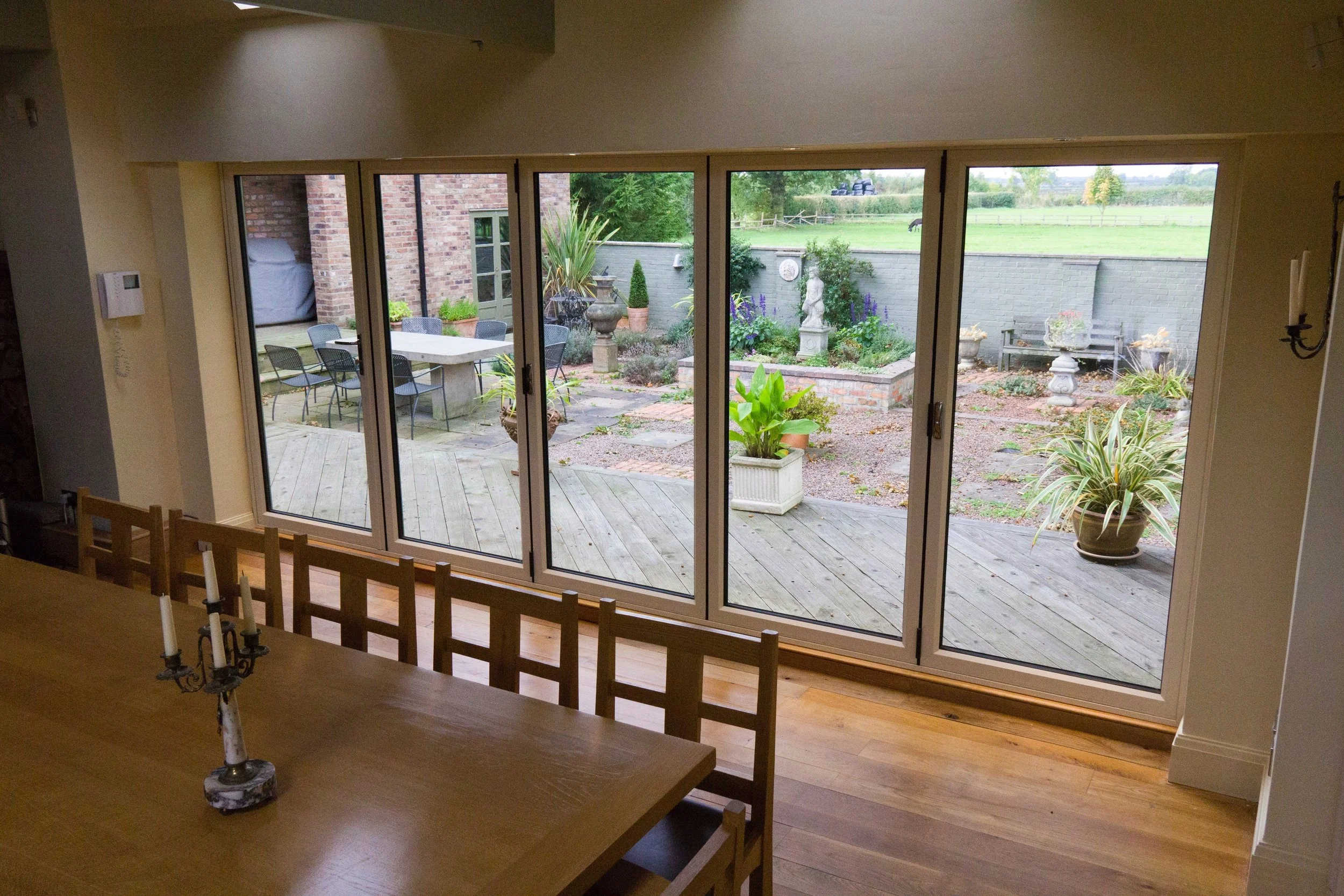5 pane internal.JPG