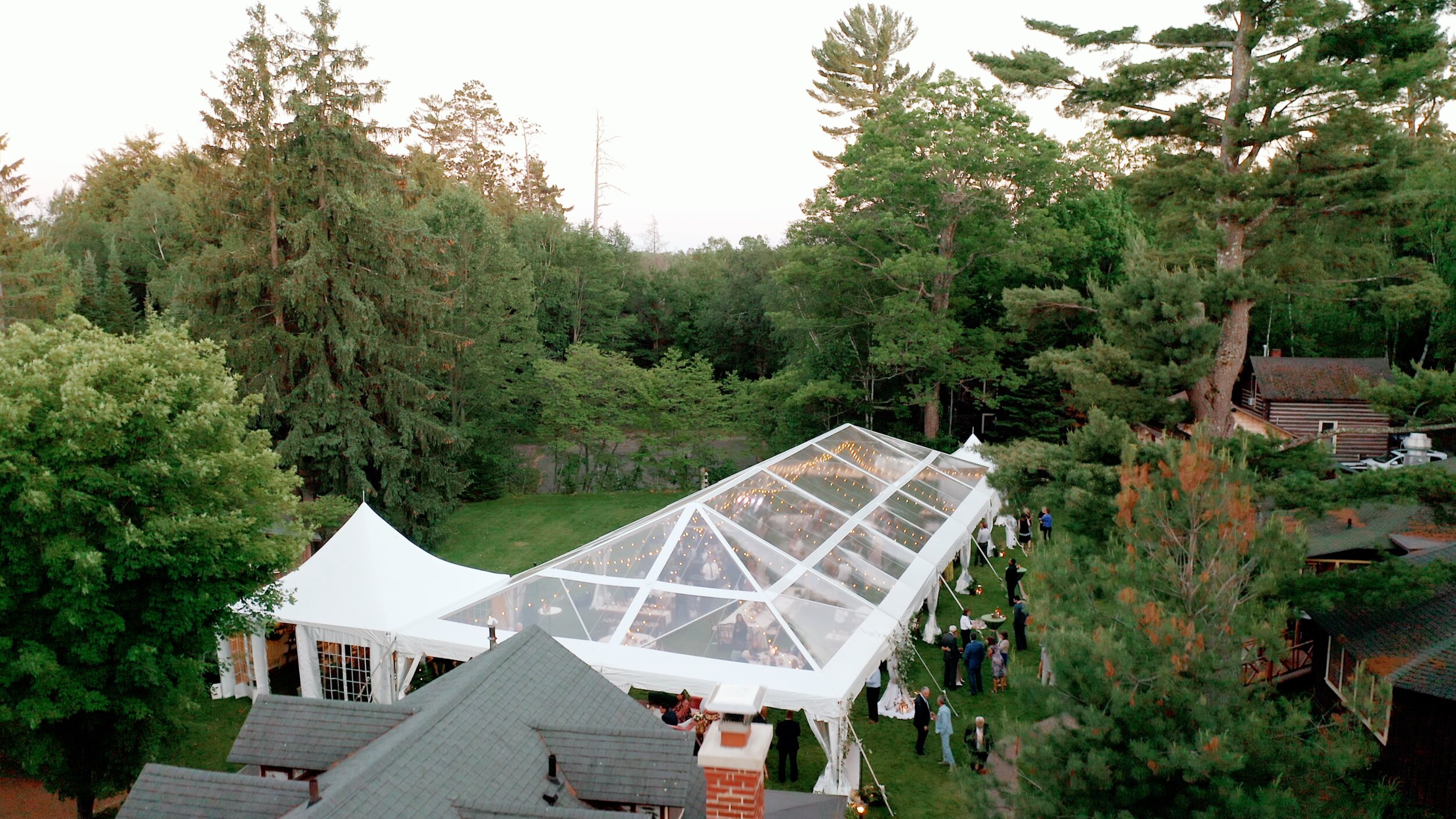 Outdoor Glass tent at Coon's Franklin Lodge Wedding Venue