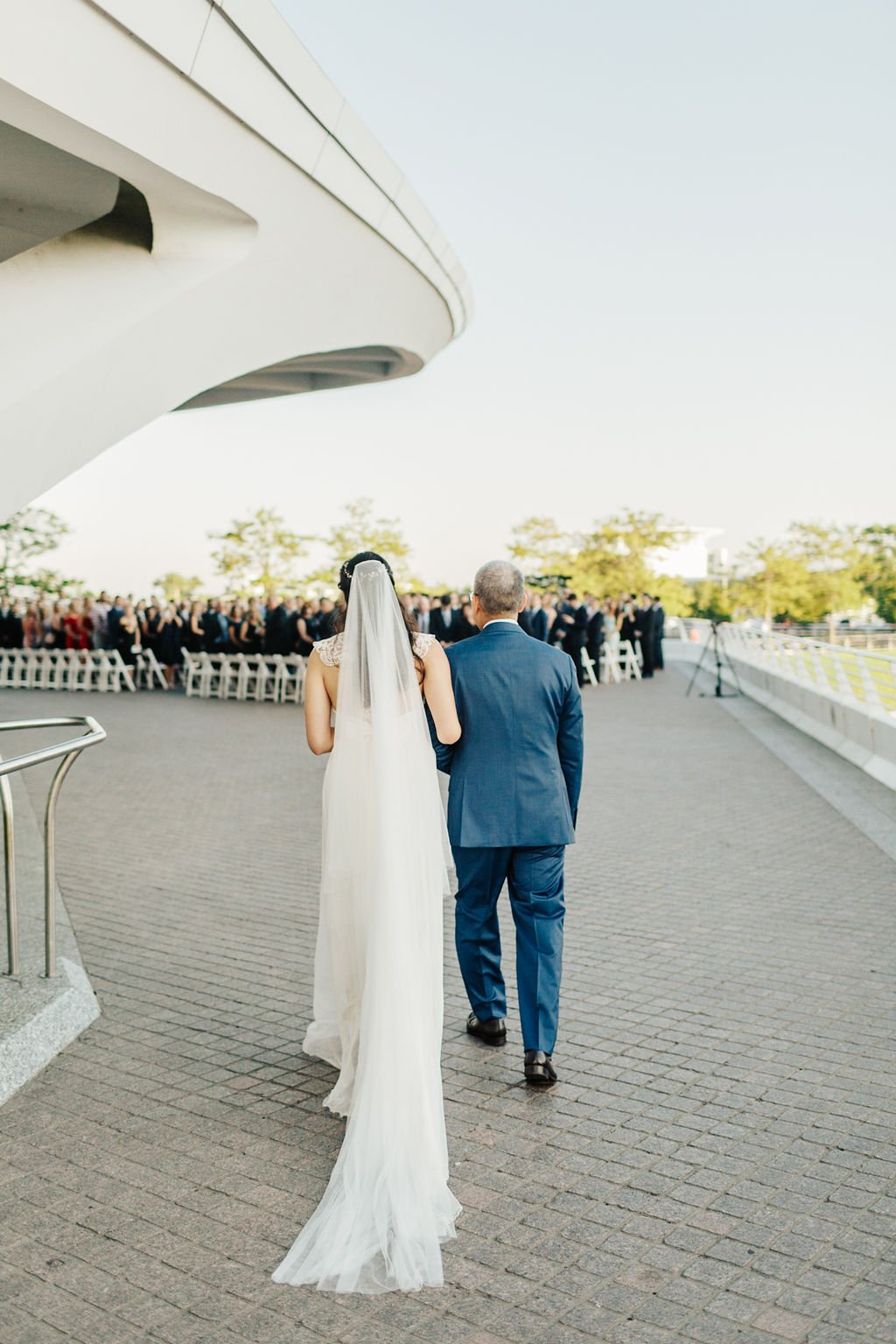 Bride walks down the aisle at the Milwaukee art museum