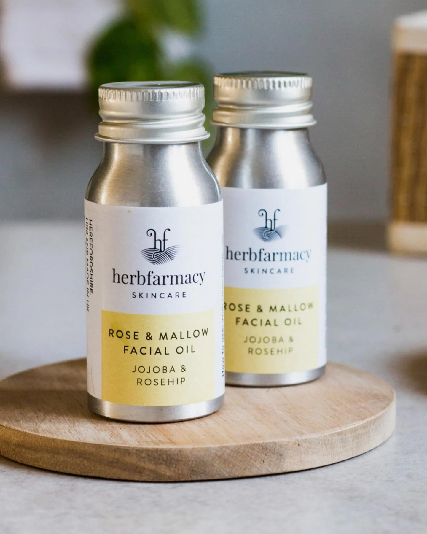 Simple ingredients, honest results 💛🌿

Packed with vitamins, Rosehip Oil is a great addition to any skin care routine. It helps to rejuvenate tired, dry patches, leaving your skin fresh-faced and soft to the touch.

#Greenbeauty #Organicgoodness #H