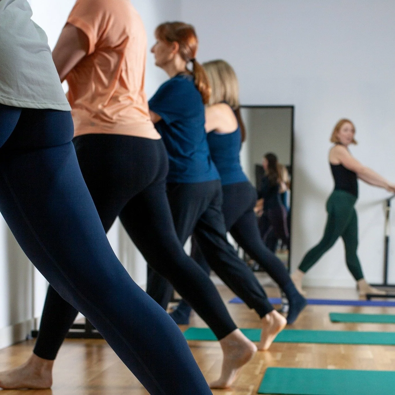 What is Warrior Fit by Amber Wellbeing? Let me tell you more... 🧘&zwj;♀️ 🩰

This new class brings together powerful yoga-inspired moves with the faster pace of time at the barre. A class with music and burn, as well as all the wellness wisdom we've
