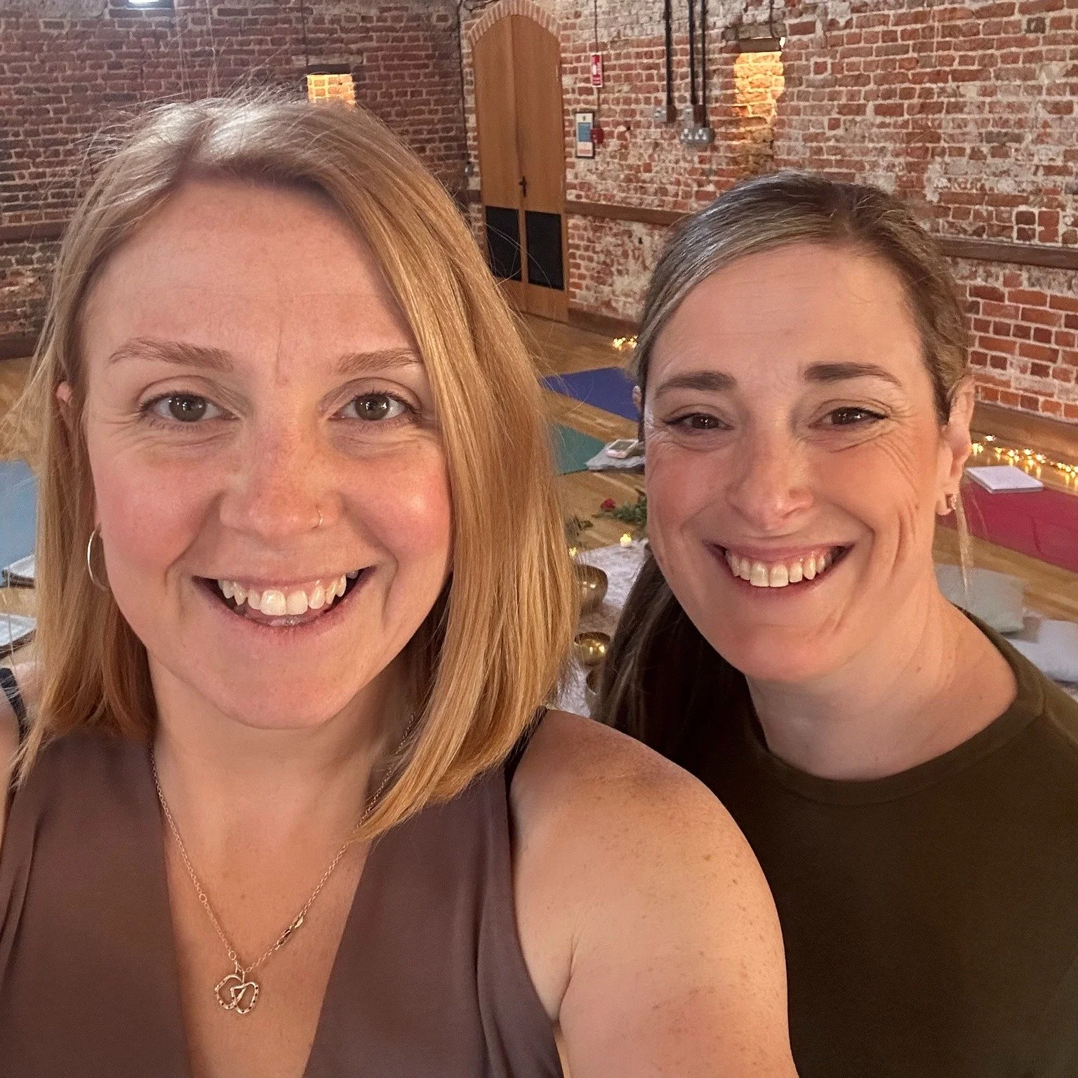 A dreamy recap of a gorgeous morning (even if we do say so ourselves!) 

Before the chaos of the Easter holidays, Sara and I enjoyed every minute of a quiet Sunday morning at our Renew retreat. We chatted to gorgeous souls, ate as a community and wel