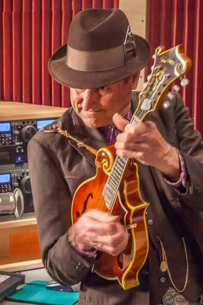 Ramblin' Robert &amp; the McKenzie Drifters-- live on the patio at beergarden