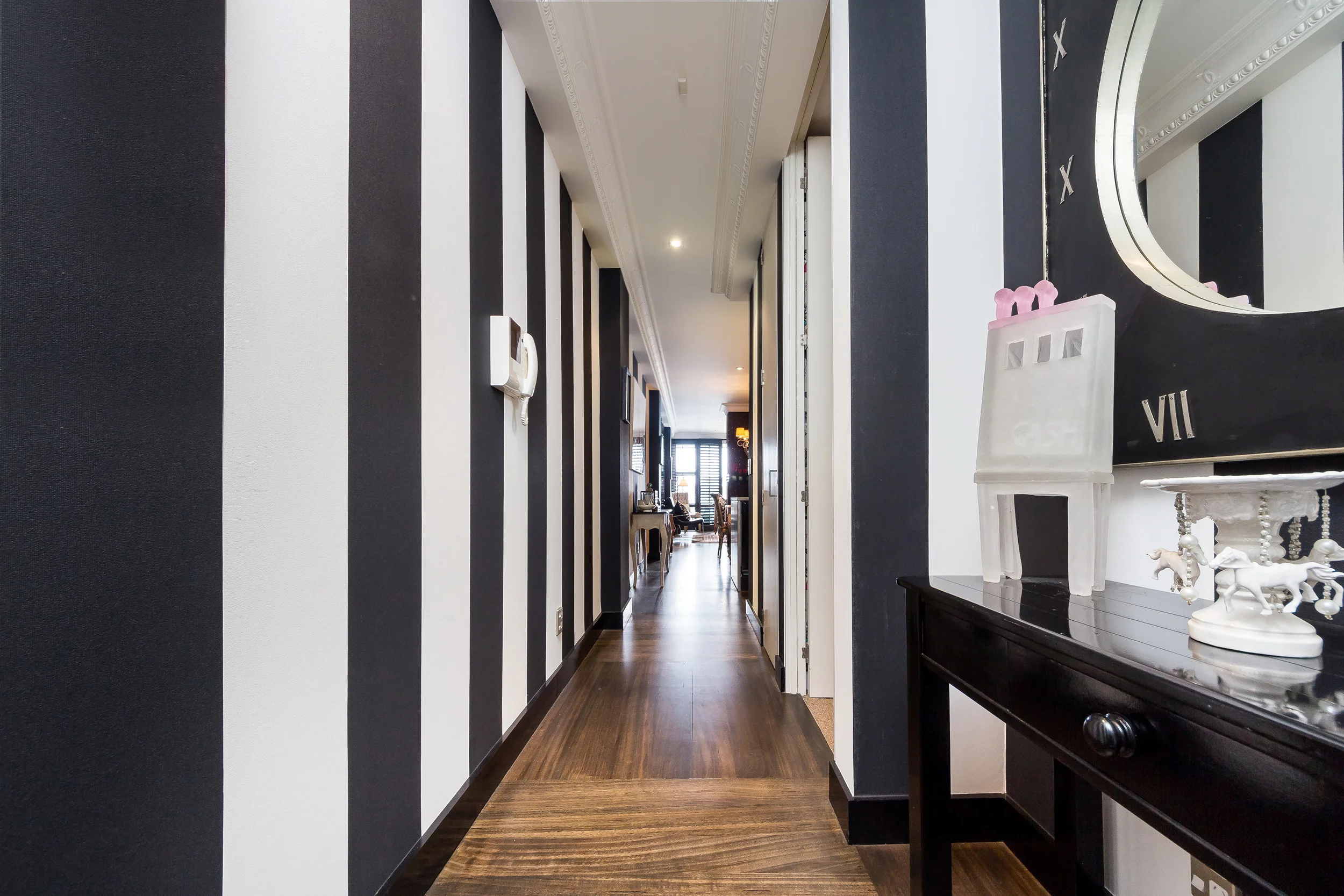 Graham_Street_Hallway.jpg