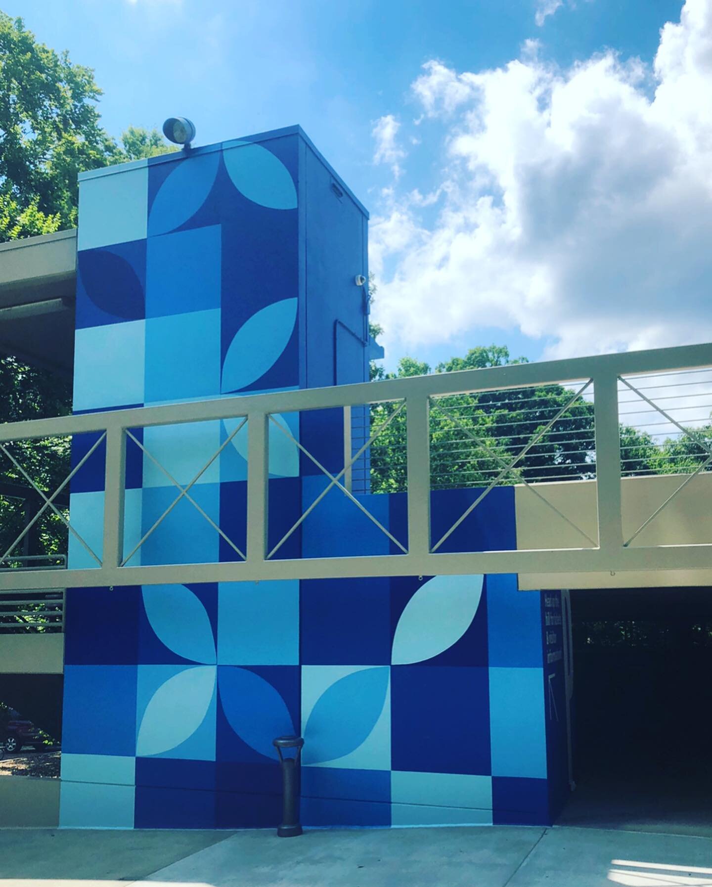 Vibrant blues really helped give these walls new life last year at The Atlanta History Center. If you&rsquo;ve never been we highly recommend a visit!
@Atlantahistorycenter  #thelossprevention