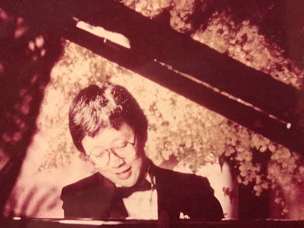 A young P performing at The Westin’s Palm Grill in the late 80s.