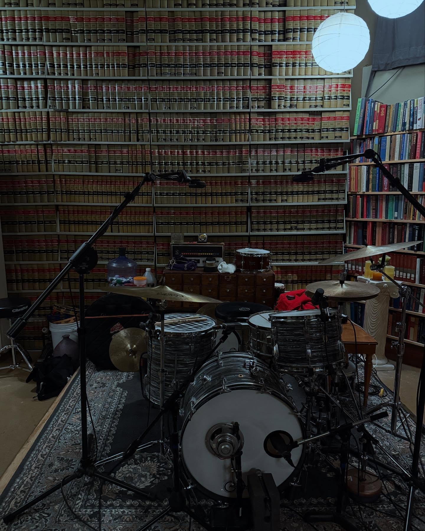 i am in minneapolis doing things. 

@deargravitymusic 
@stevegoold 
@chris_bartels 

#vsco #recordingstudio #musicproducer #postrock 😏