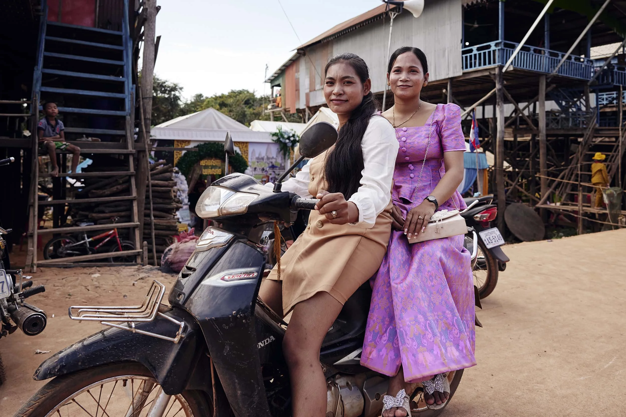 kampong-phluk-cambodia-wedding-portrait-15.jpg