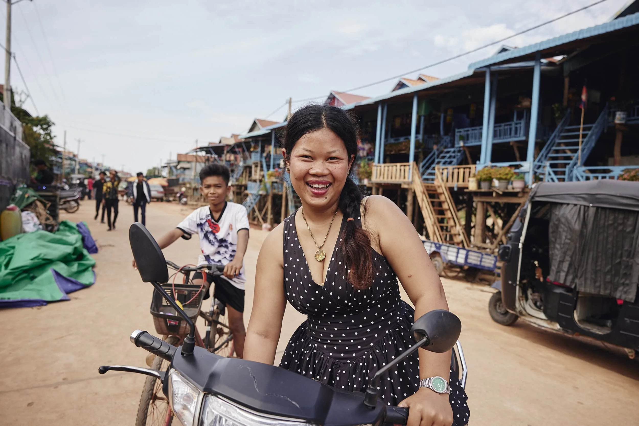 kampong-phluk-cambodia-wedding-portrait-16.jpg
