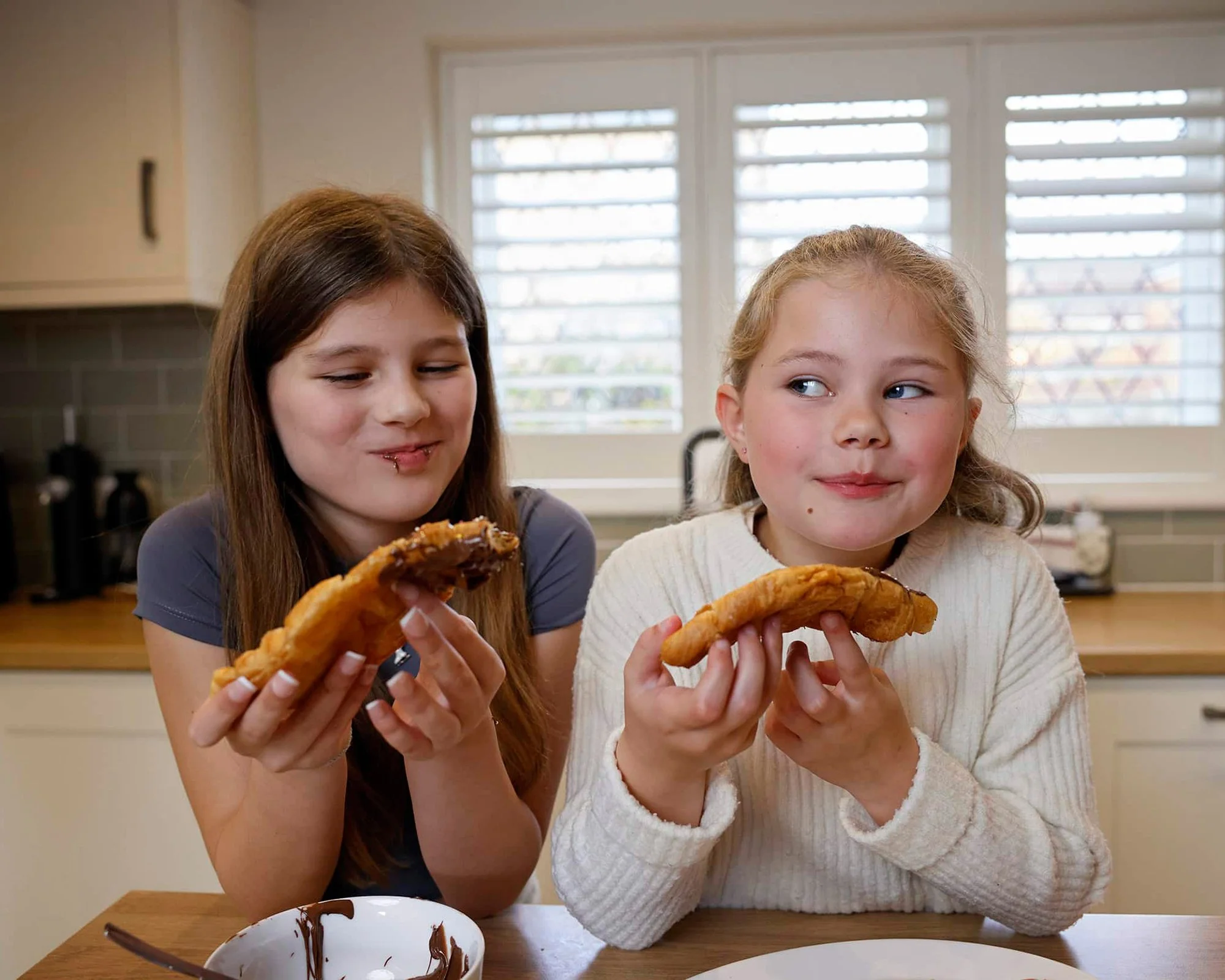 Girls at home in the kitchen | Lifestyle Photography | Nick David Photographer